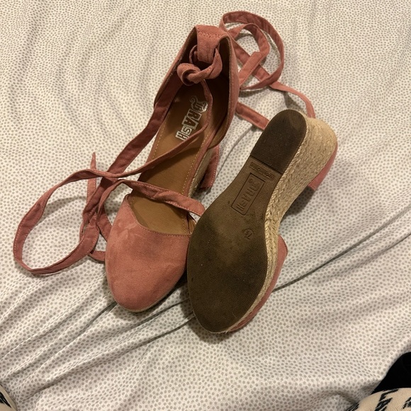 Pink heels - Picture 1 of 3